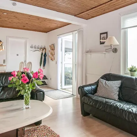 Hébergement de vacances 4 Person Holiday In *